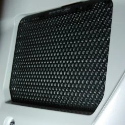 YAMAHA YZF-R1& R1M 2015+ Oil Cooler Guard By Evotech Performance