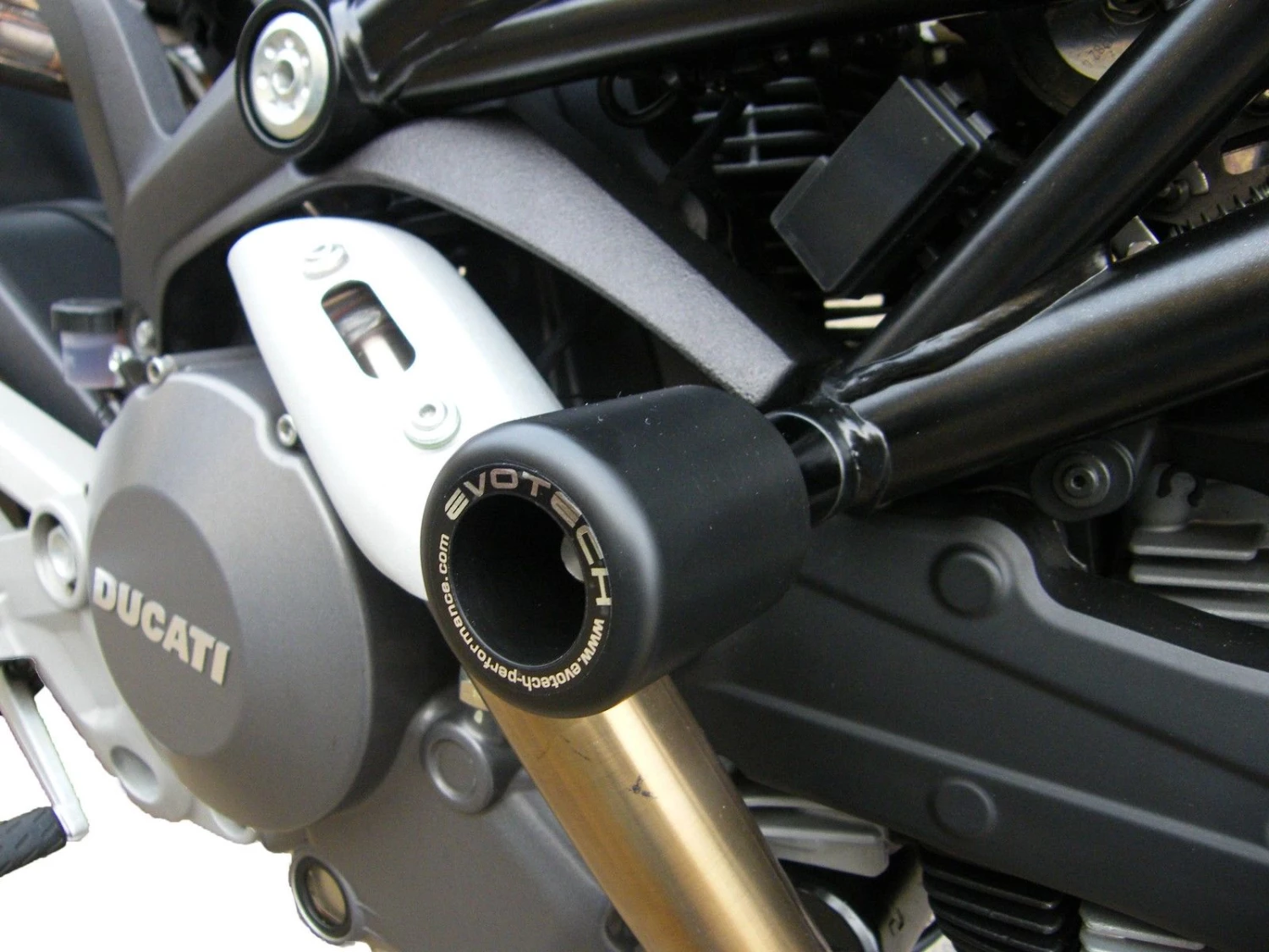 DUCATI Monster 1100 Evo 2011+ Crash Bobbins By Evotech Performance